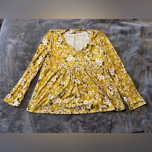 Women’s floral top size Small